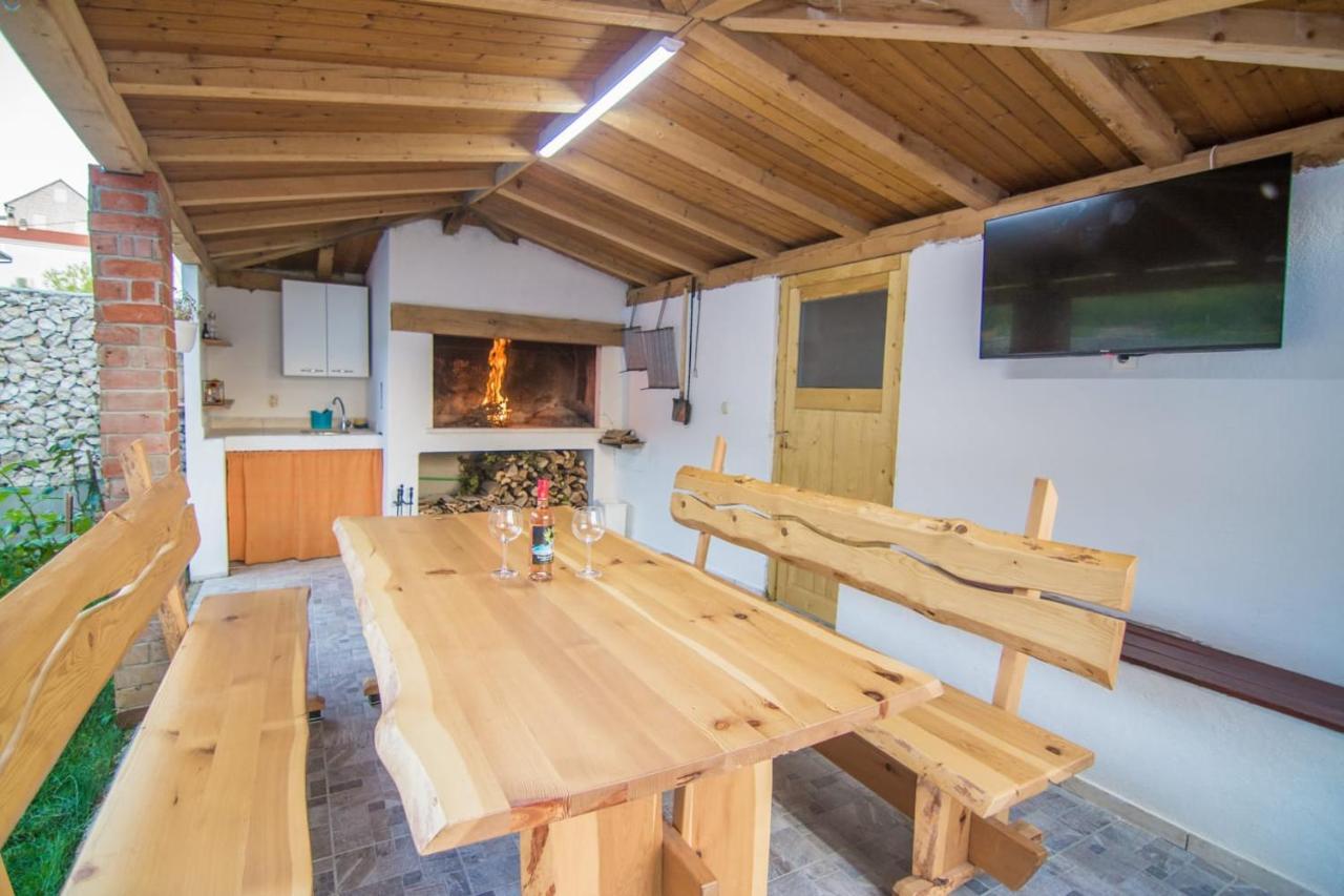Village Holiday Apartman With Heated Pool Maslina Kostanje Exteriör bild